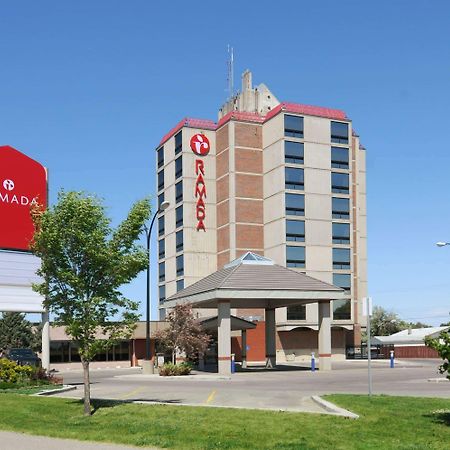 Ramada By Wyndham Lethbridge Hotel Bagian luar foto